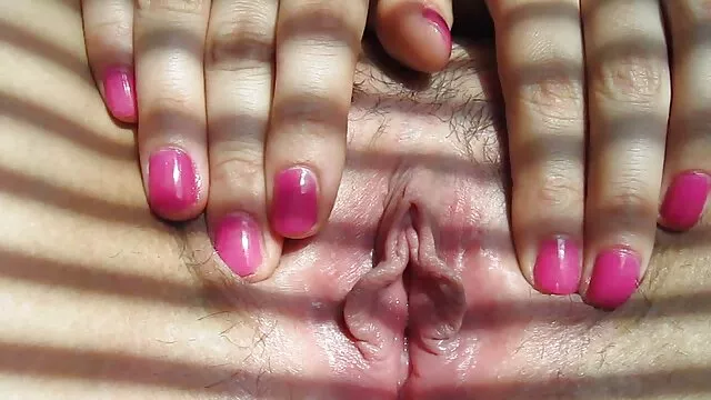 组的英国女孩 共享成熟的妻子