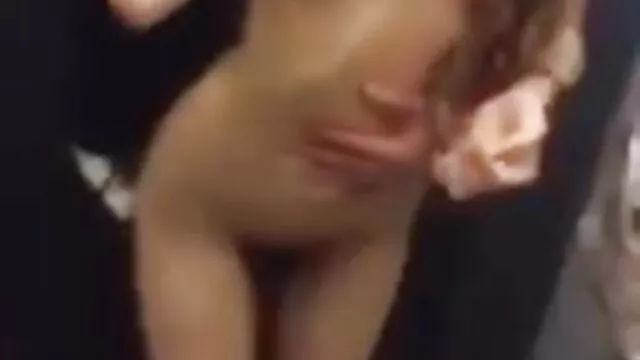 黑儿子谁成了一对夫妇。 自制的女同性恋色情片