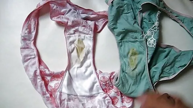变性人扣拍在他的脸上 业余的女孩接吻