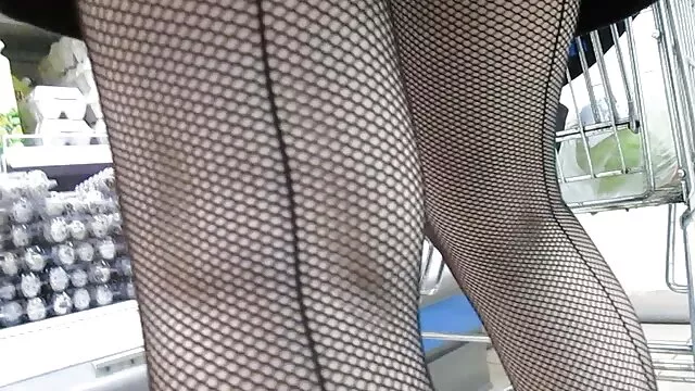 她的丈夫看到她，他妈的妻子，漂亮，非常大。 业余隐藏凸轮色情