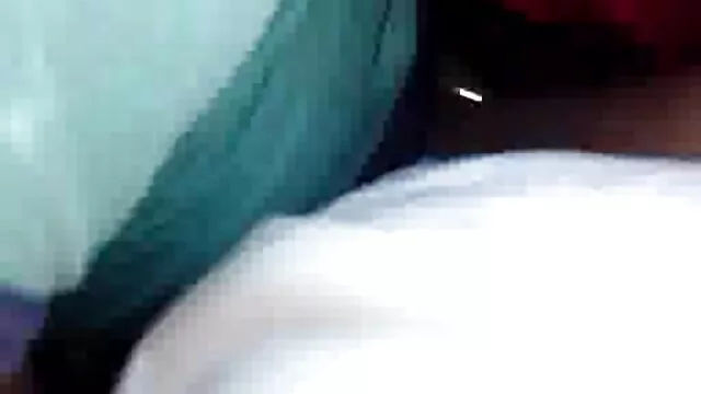 棕色的妈妈一个成熟的混蛋带 业余的妻子奶
