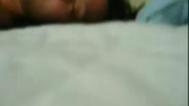 伊莎贝拉狼：变性人玩她的公鸡 业余脱衣扑克
