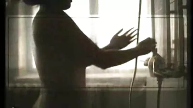 Daisy 业余成熟实况调查团 Marie邀请她的男朋友进入这个国家来吸引他。