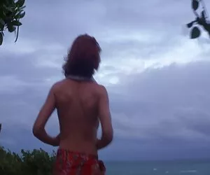 匈牙利超级婊子红色的狗屎是一个大公鸡在公共场所。 业余女同性恋按摩