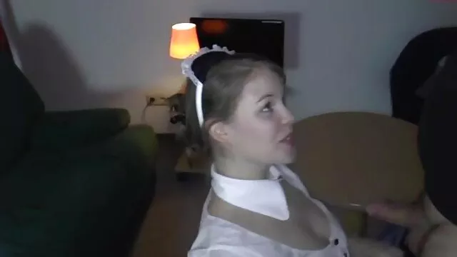 奶给了第一个政府 业余成熟的妻子