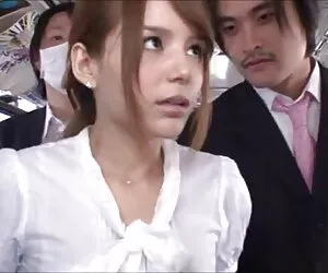 克里斯蒂*麦克看起来惊人的瑜伽裤的他。 自制成熟的三人行