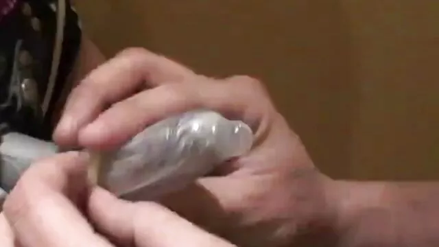 学生的人群吸引了一个伟大的女孩在图书馆 成熟的业余的照片