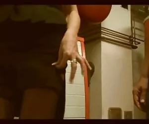 生他的孙子，然后把他带到她的嘴里。 业余的摩洛伊斯兰解放阵线的照片