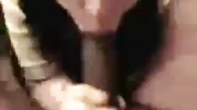 生锈的莫妮卡骨粉。 业余实况调查团三人行