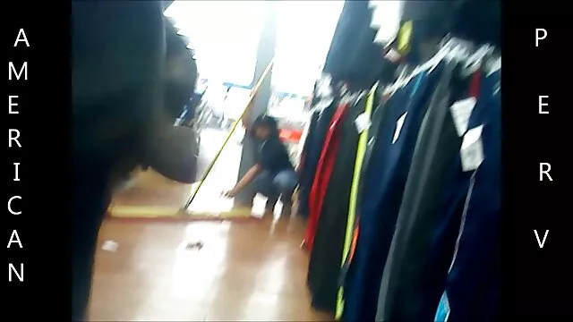 黑裂玩具一个女孩 业余的妈妈吹箫
