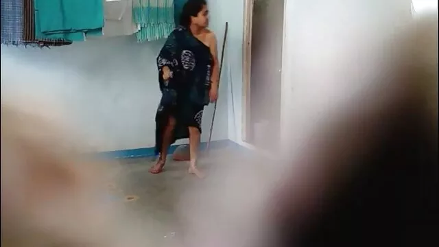 醉酒的女人陷害一个朋友，然后把她放在上面和骆驼脚趾。 色情摩洛伊斯兰解放阵线的业余