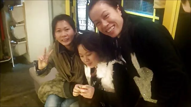 高分辨率的猫作为丈夫和妻子。 业余成熟的裸体照片